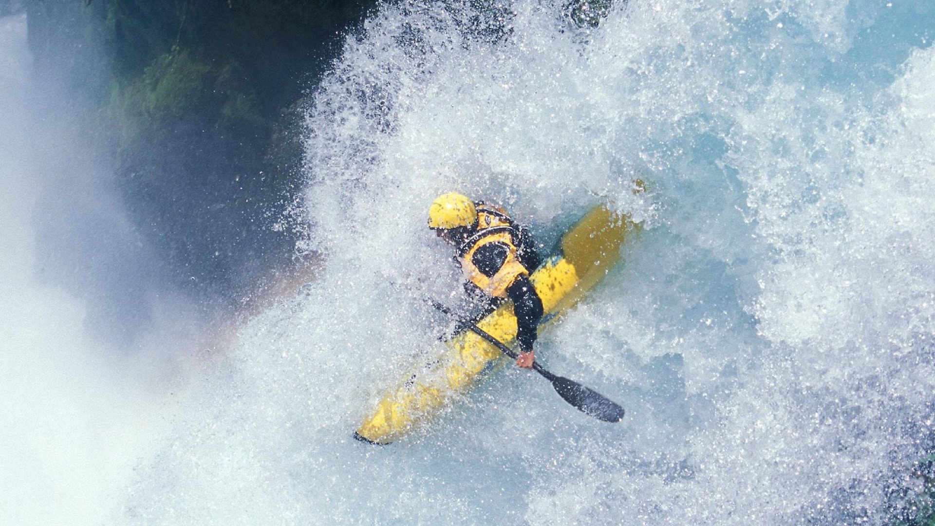 足球联赛：传奇射手再度上演帽子戏法，射手足球鞋